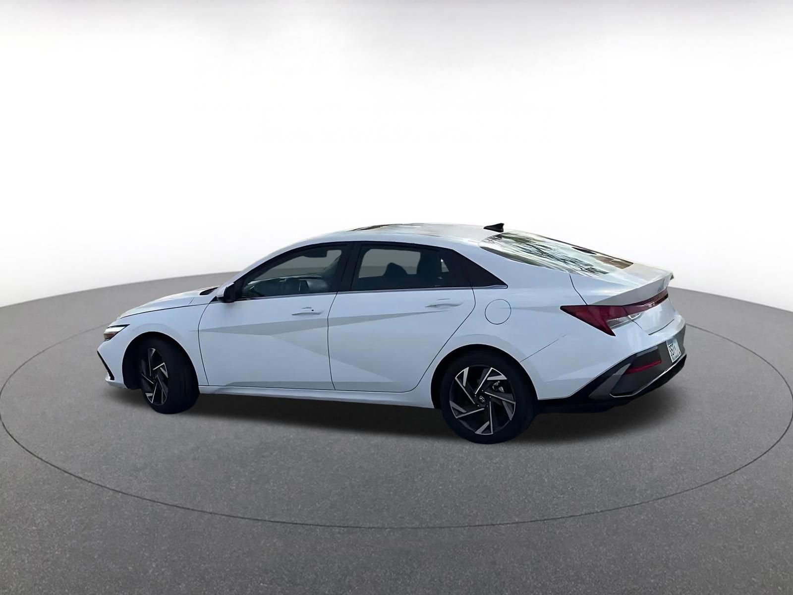 Used 2025 Hyundai Elantra SEL FWD image 10