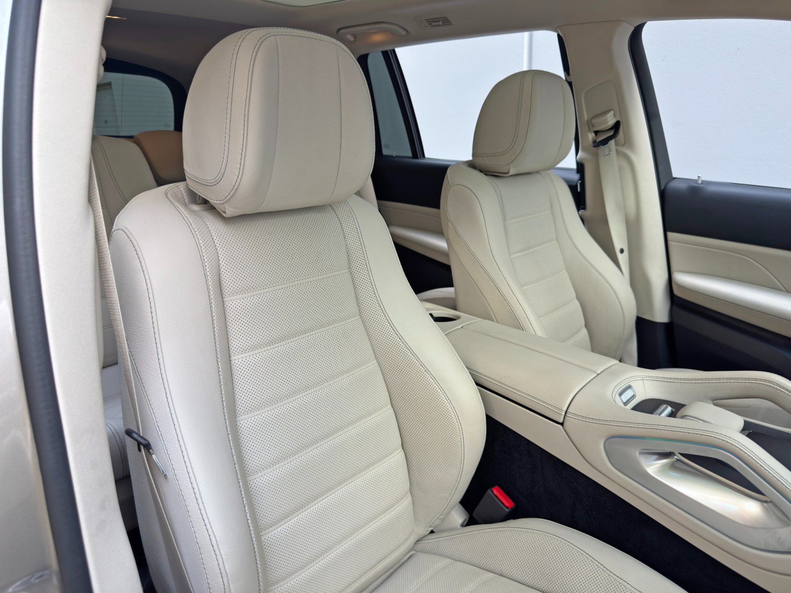 Used 2023 Mercedes-Benz GLS 450 4MATIC image 46