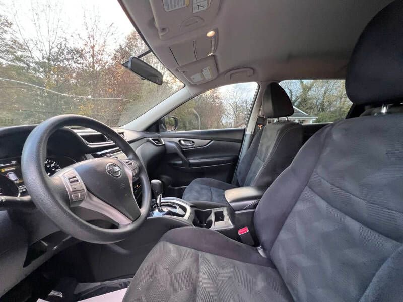 Used 2016 Nissan Rogue S image 11