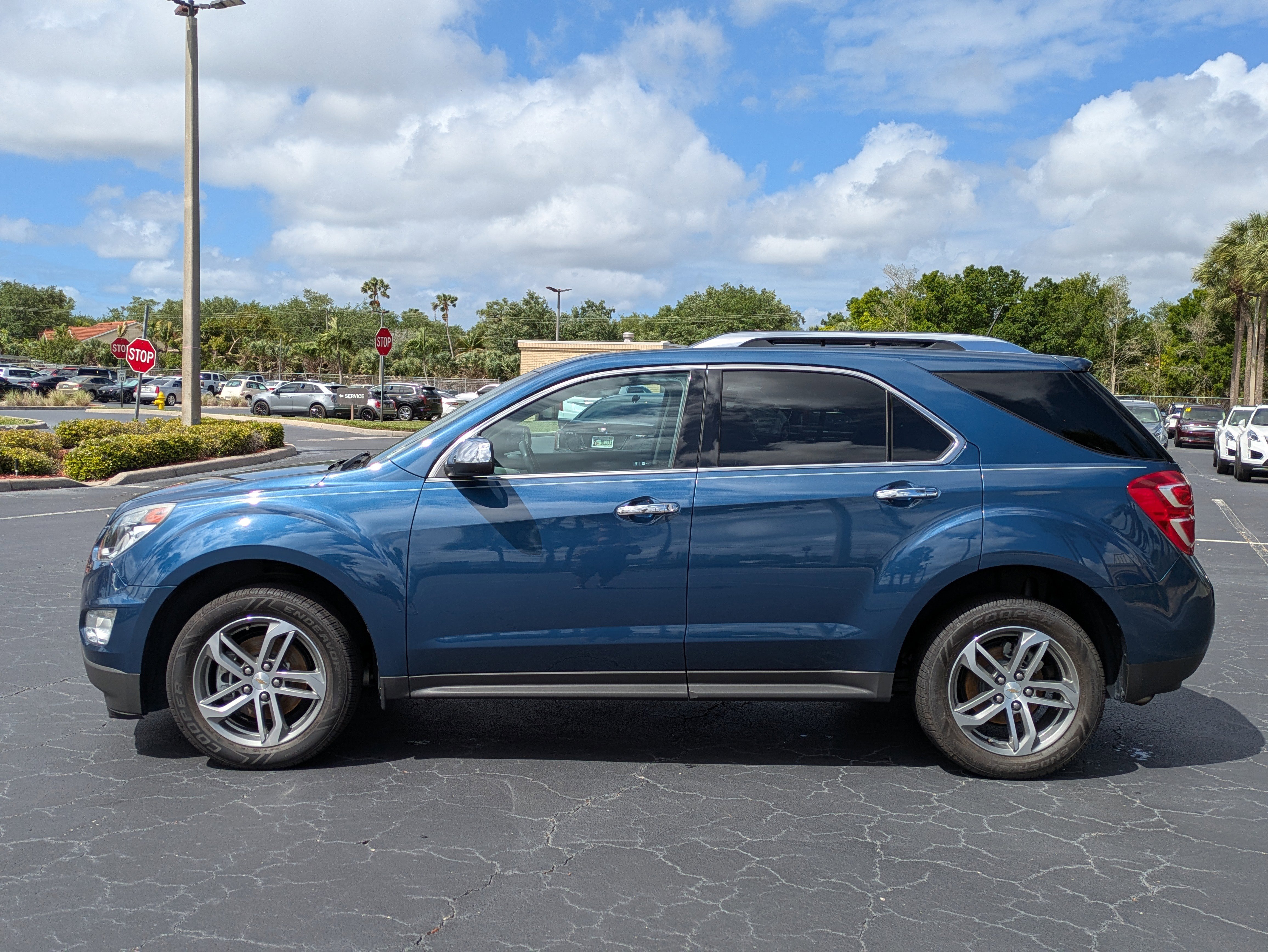 Used 2017 Chevrolet Equinox Premier w/ Enhanced Convenience Package FWD image 3