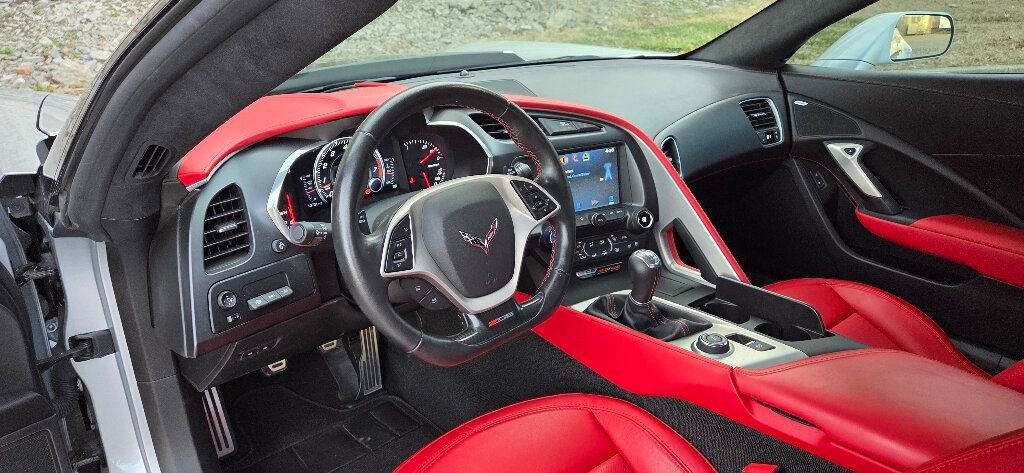 Used 2015 Chevrolet Corvette Z06 w/ 3LZ Preferred Equipment Group image 25
