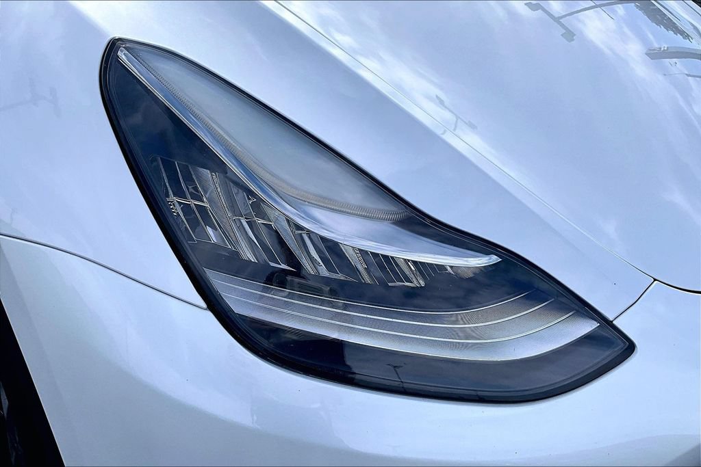 Used 2022 Tesla Model Y Long Range AWD/4WD image 29