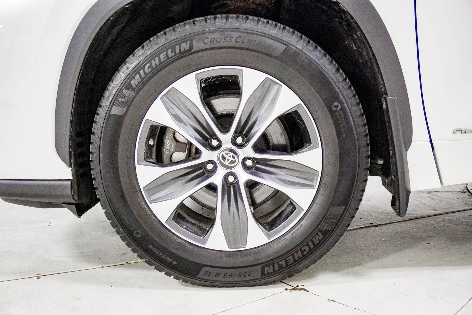 Used 2020 Toyota Highlander XLE image 16