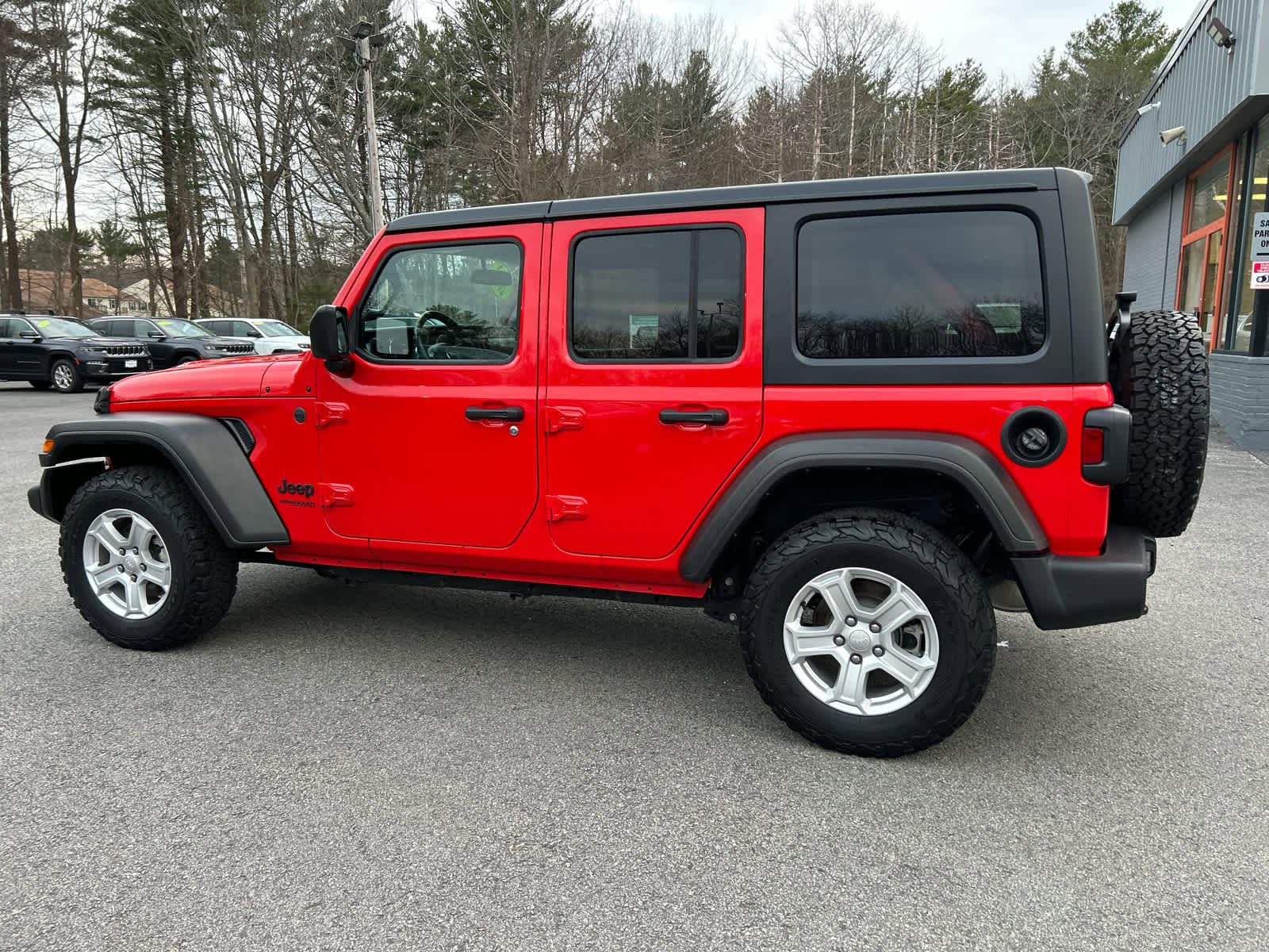 Used 2022 Jeep Wrangler Unlimited Sport AWD/4WD image 9