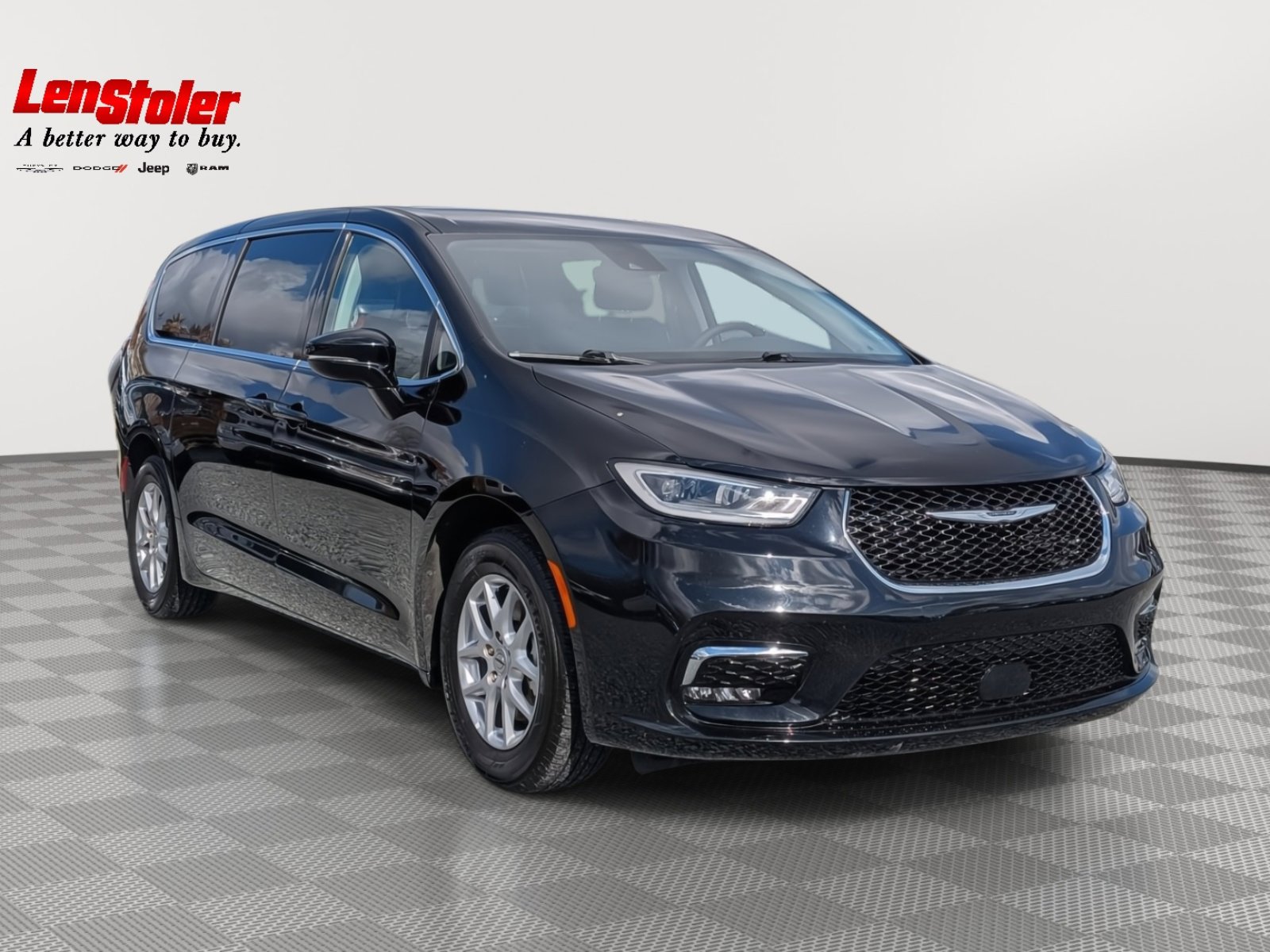 Used 2024 Chrysler Pacifica Touring-L image 7