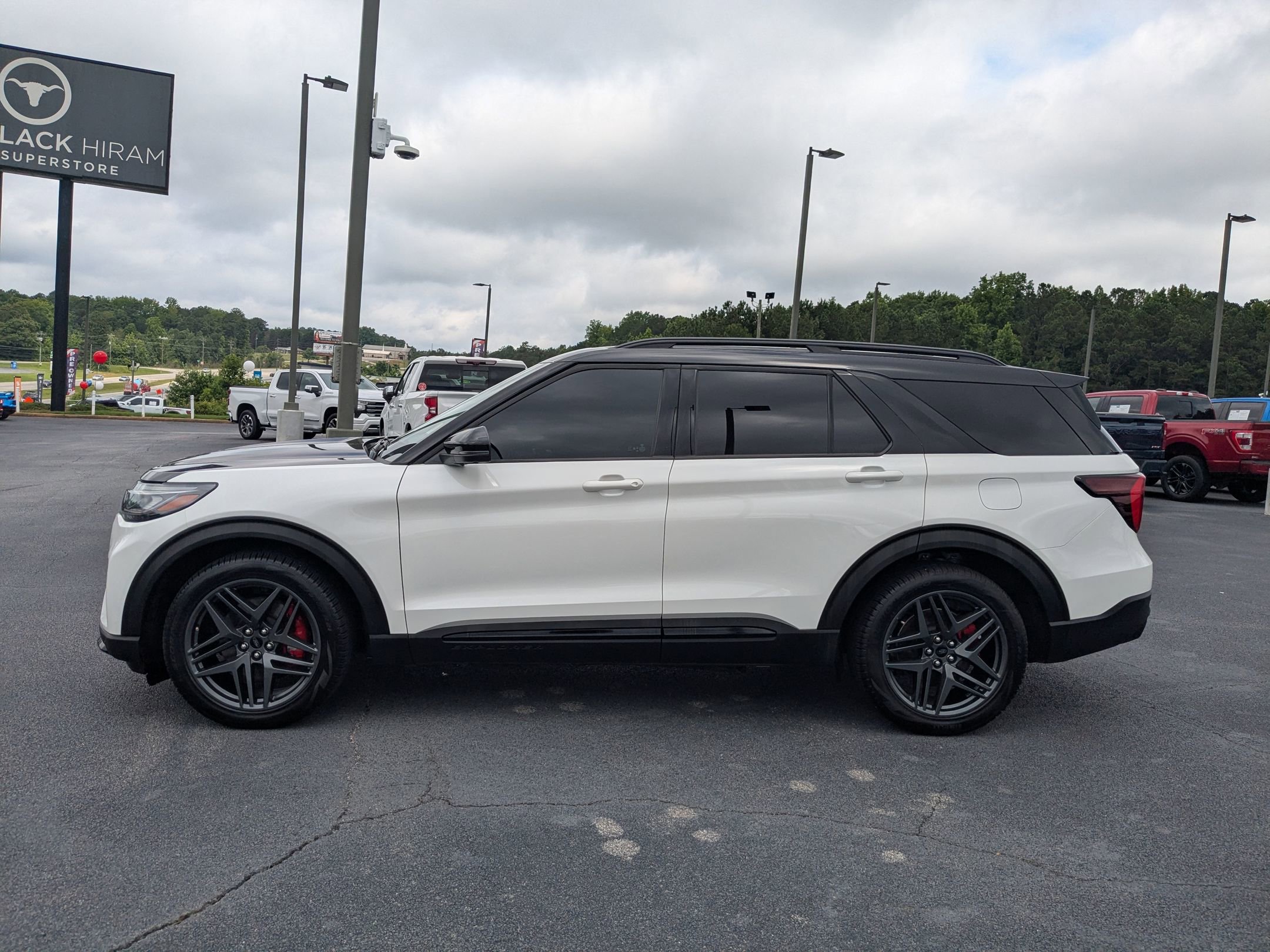 Used 2025 Ford Explorer ST image 8