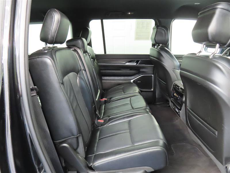 Used 2024 Jeep Wagoneer L Series III w/ Flexible Seating Group AWD/4WD image 30