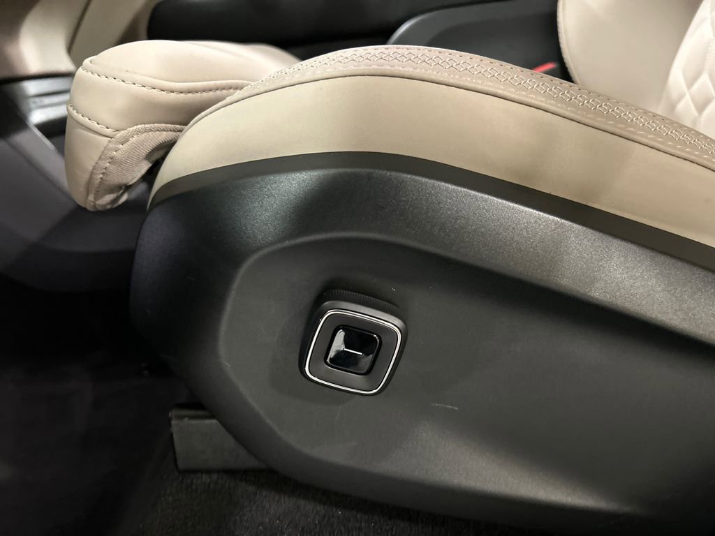 Certified 2025 Volvo EX90 Ultra image 11