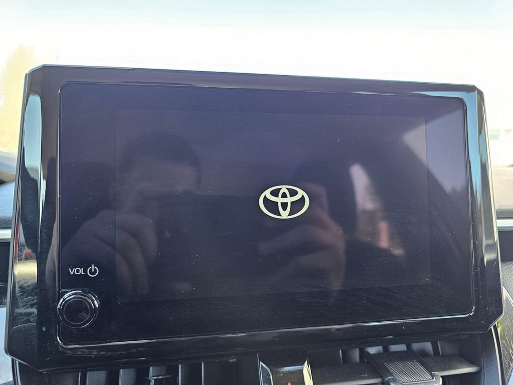 Certified 2025 Toyota Corolla LE image 27