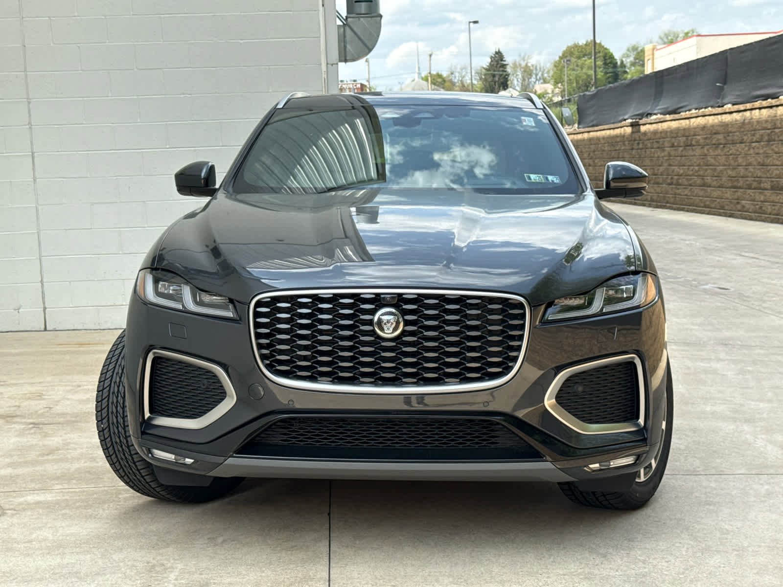 Used 2026 Jaguar F-PACE R-Dynamic S image 2
