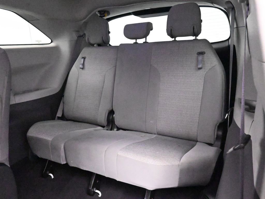 Used 2022 Toyota Sienna LE FWD image 18