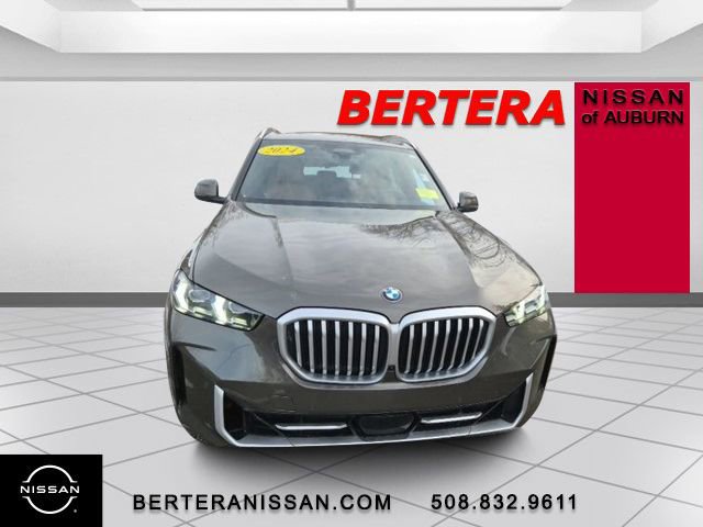 Used 2024 BMW X5 xDrive40i w/ Premium Package image 3