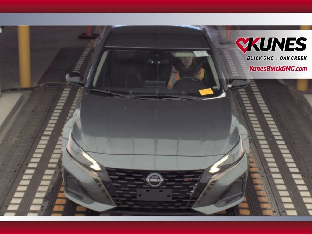 Used 2024 Nissan Altima 2.5 SR image 3