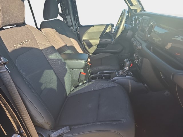 Used 2019 Jeep Wrangler Unlimited Sahara w/ Cold Weather Group AWD/4WD image 12