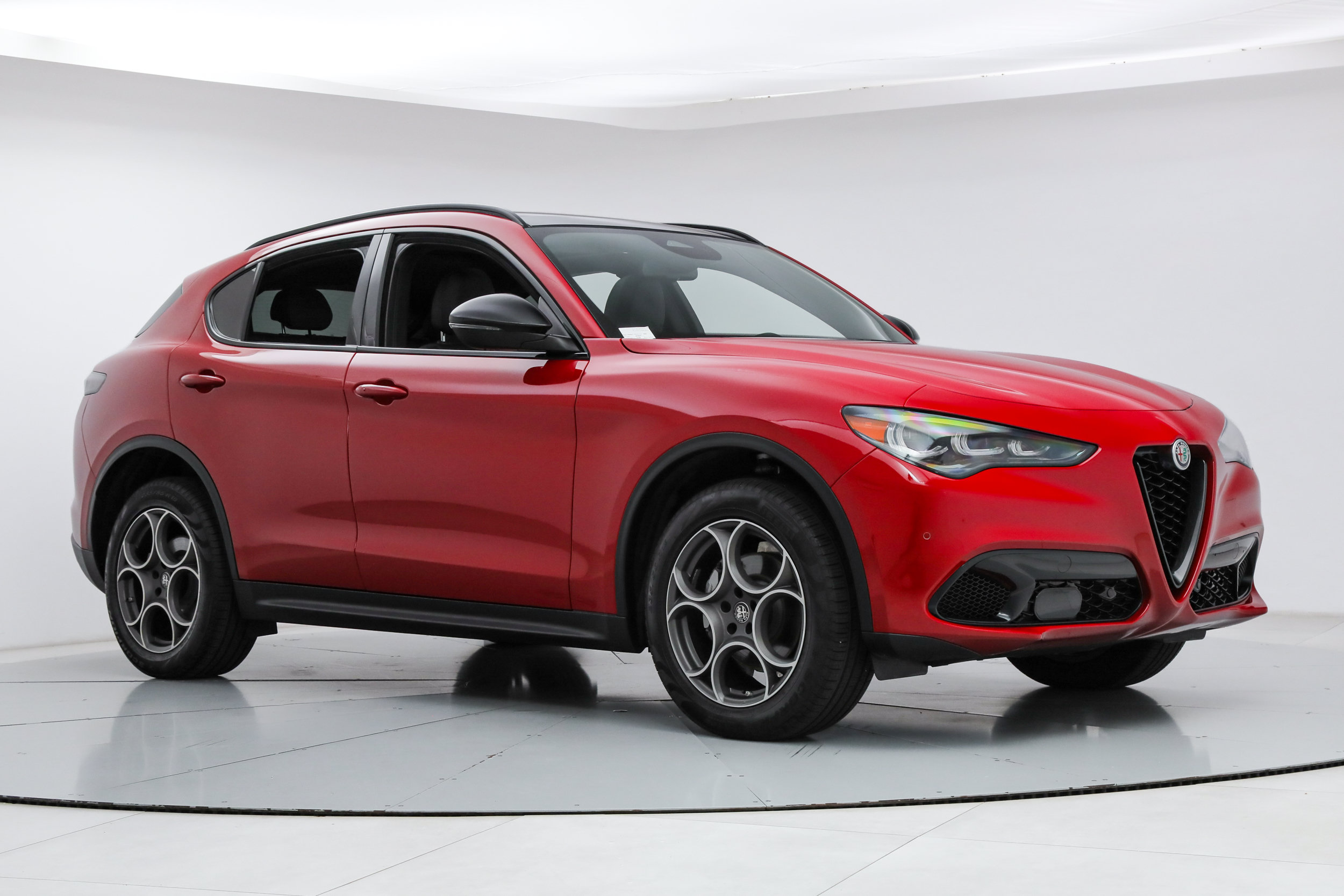 New 2025 Alfa Romeo Stelvio Sprint w/ Convenience Package AWD/4WD image 7