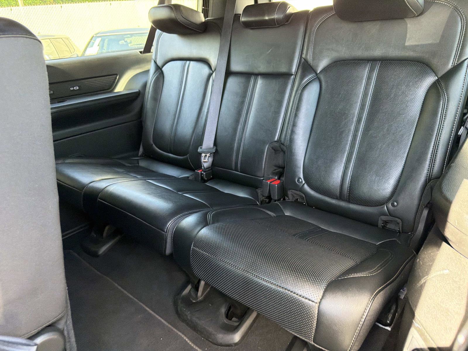 Used 2024 Jeep Wagoneer L Series II RWD image 15