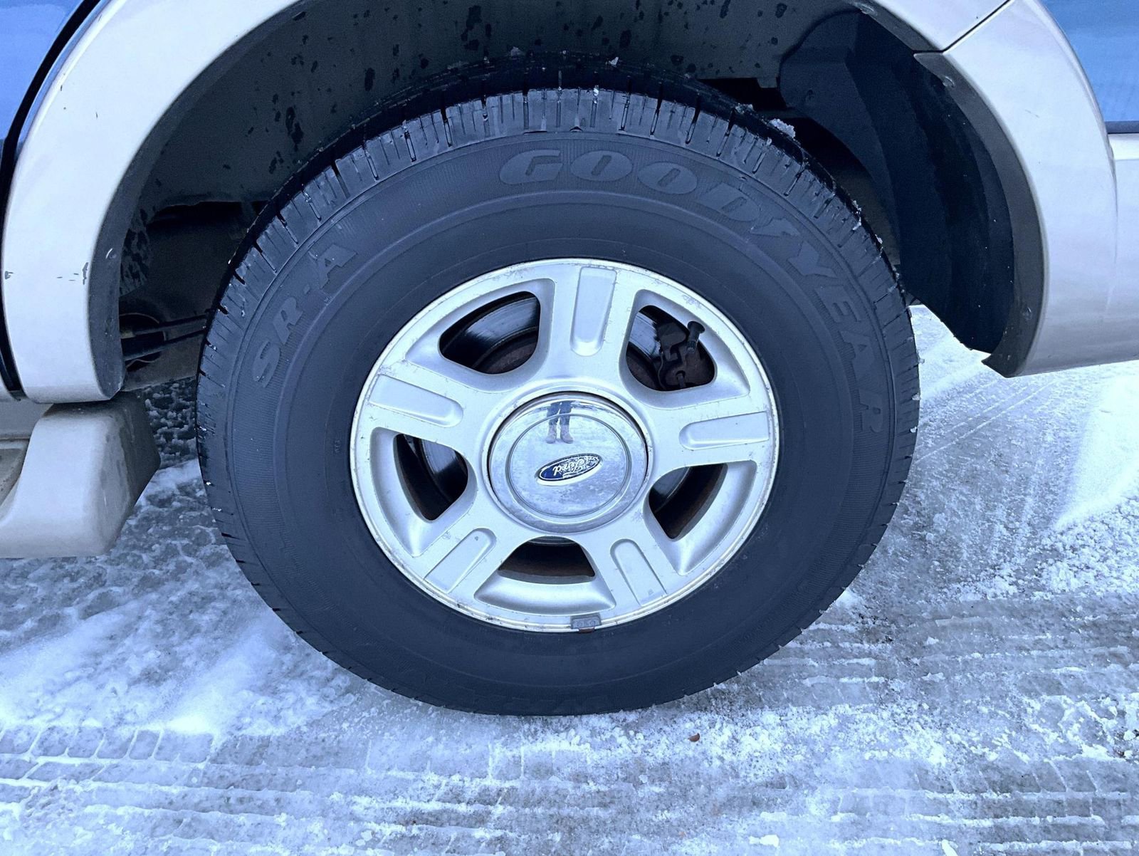 Used 2004 Ford Expedition Eddie Bauer image 24