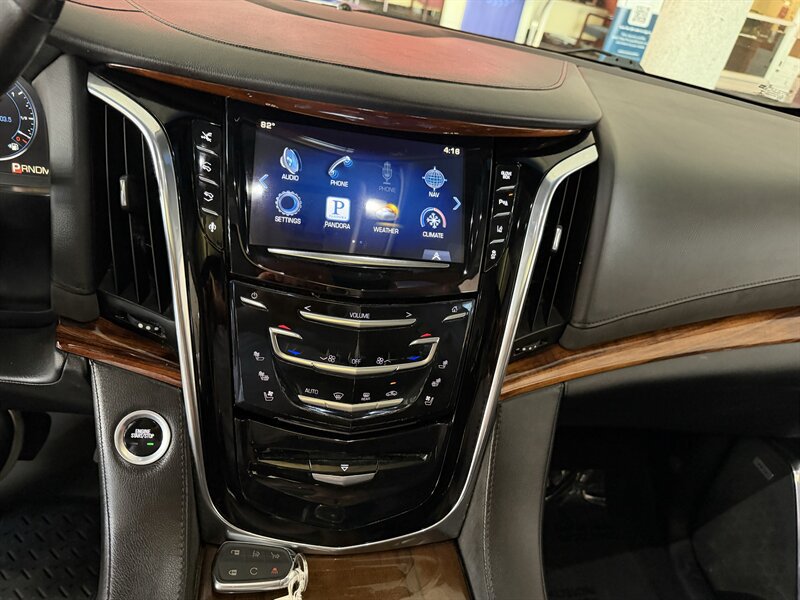 Used 2015 Cadillac Escalade Premium AWD/4WD image 15