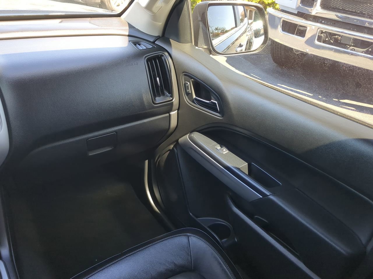 Used 2015 Chevrolet Colorado LT w/ Luxury Package image 17