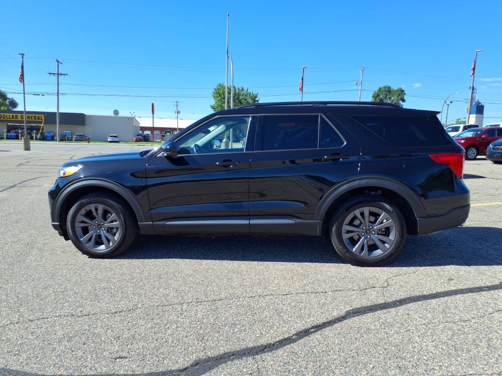 Used 2023 Ford Explorer XLT w/ Equipment Group 202A image 8