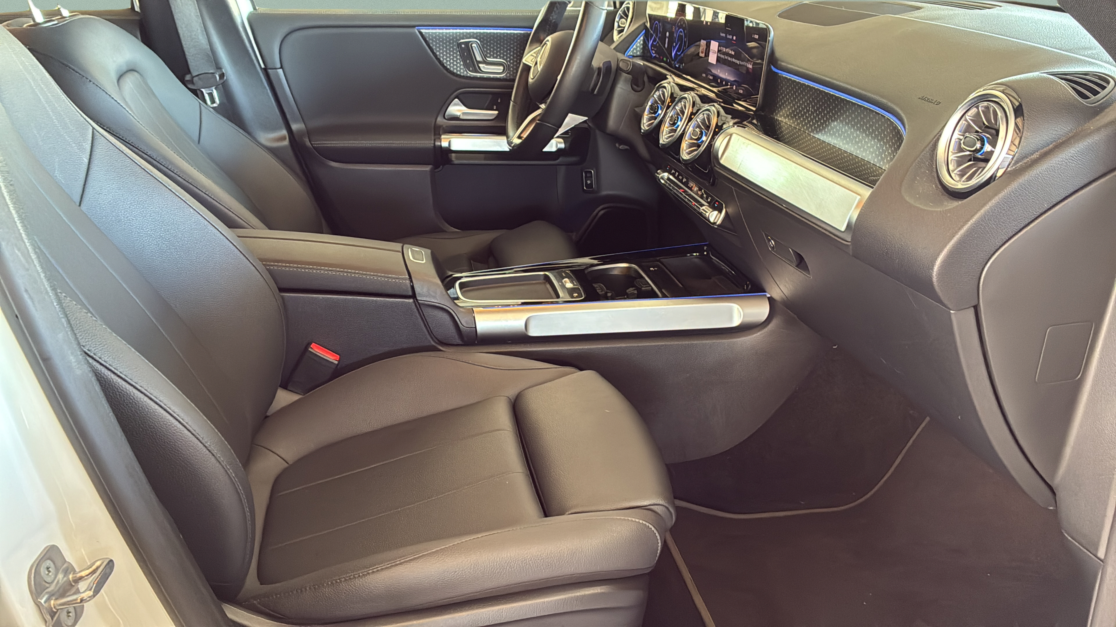 Used 2024 Mercedes-Benz EQB 250+ image 26