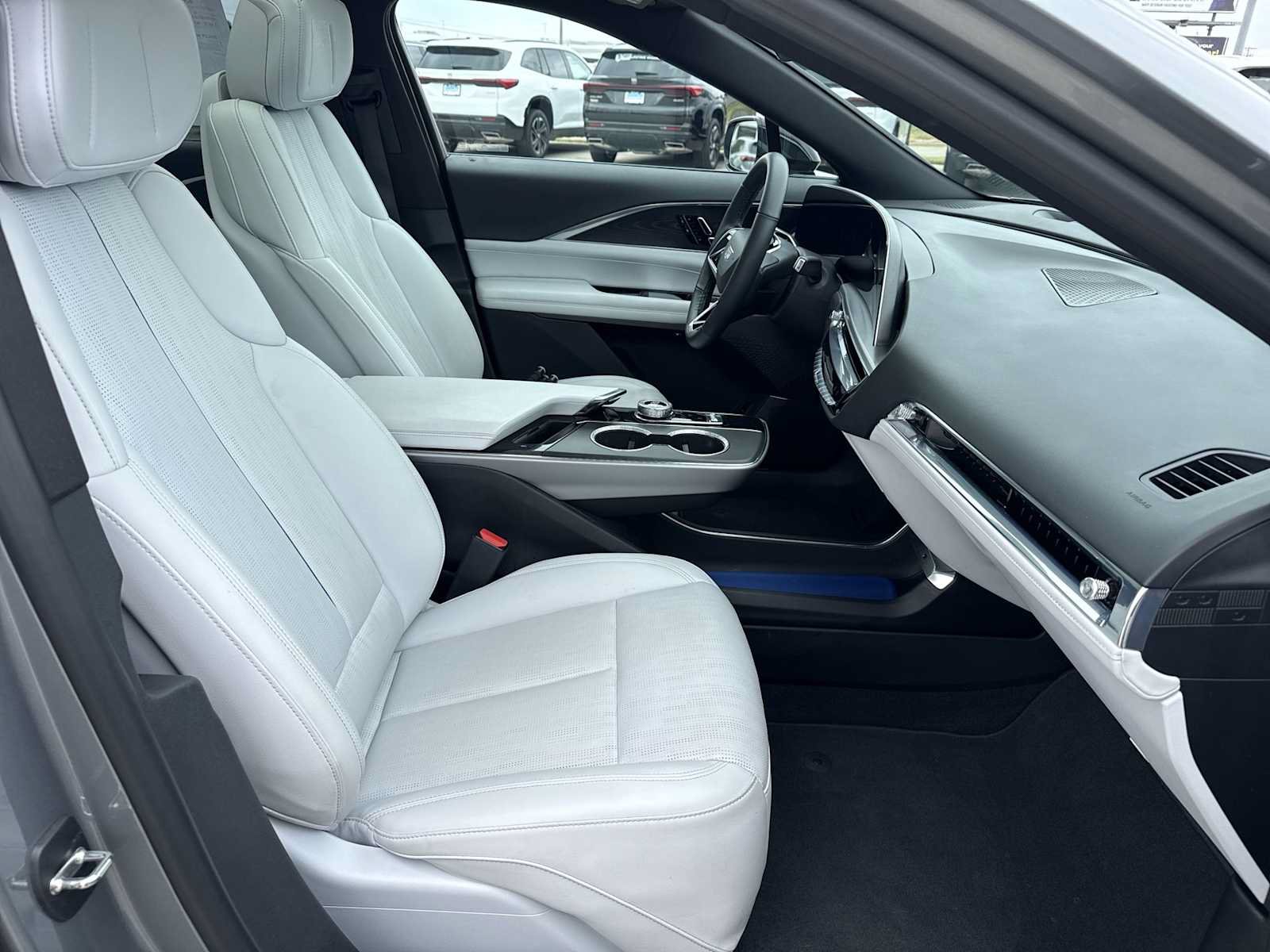Certified 2024 Cadillac Lyriq Luxury AWD/4WD image 28