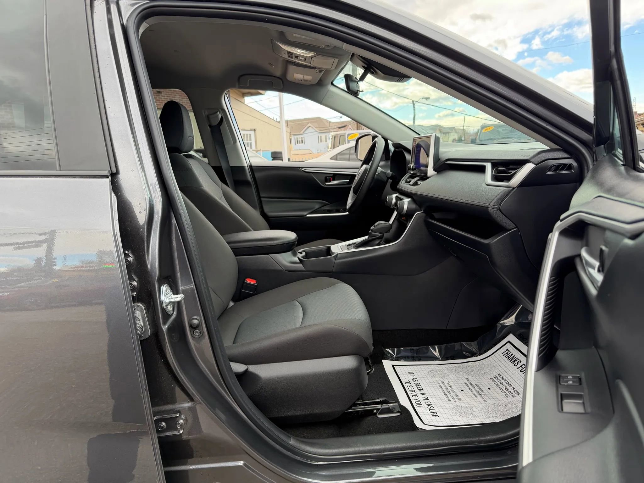 Used 2025 Toyota RAV4 XLE image 18