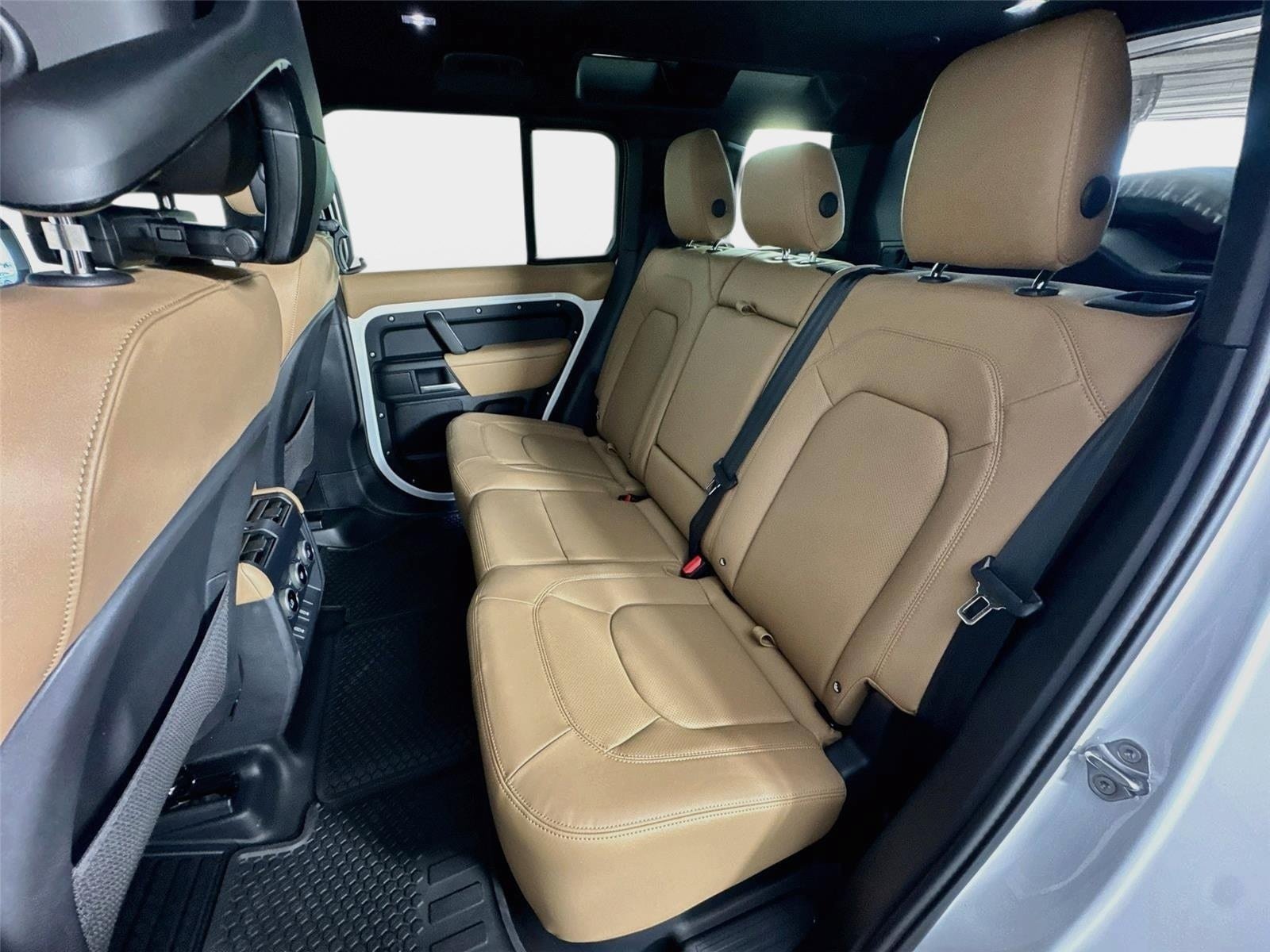 New 2026 Land Rover Defender 110 X-Dynamic SE AWD/4WD image 24