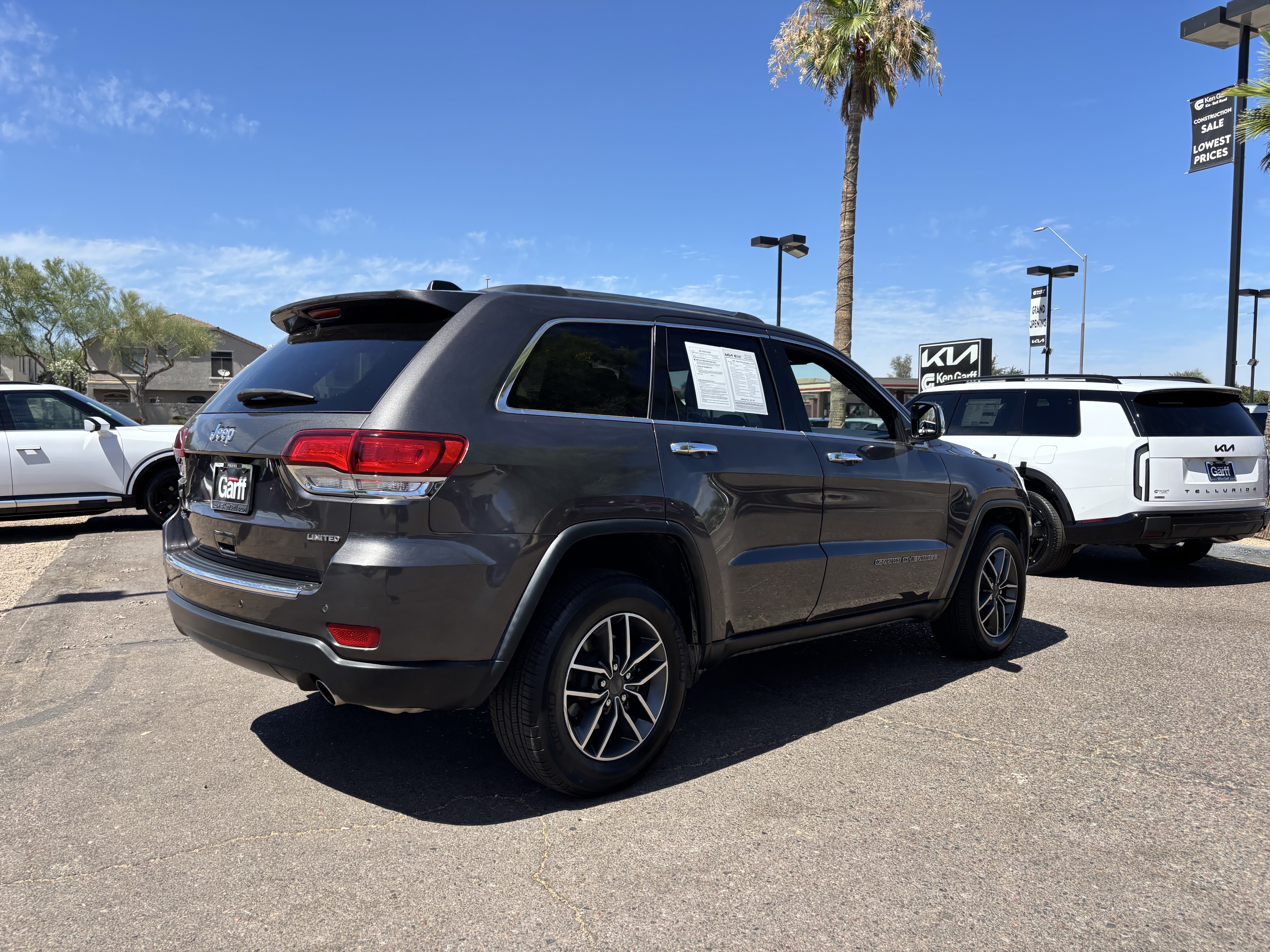 Used 2021 Jeep Grand Cherokee Limited AWD/4WD image 3