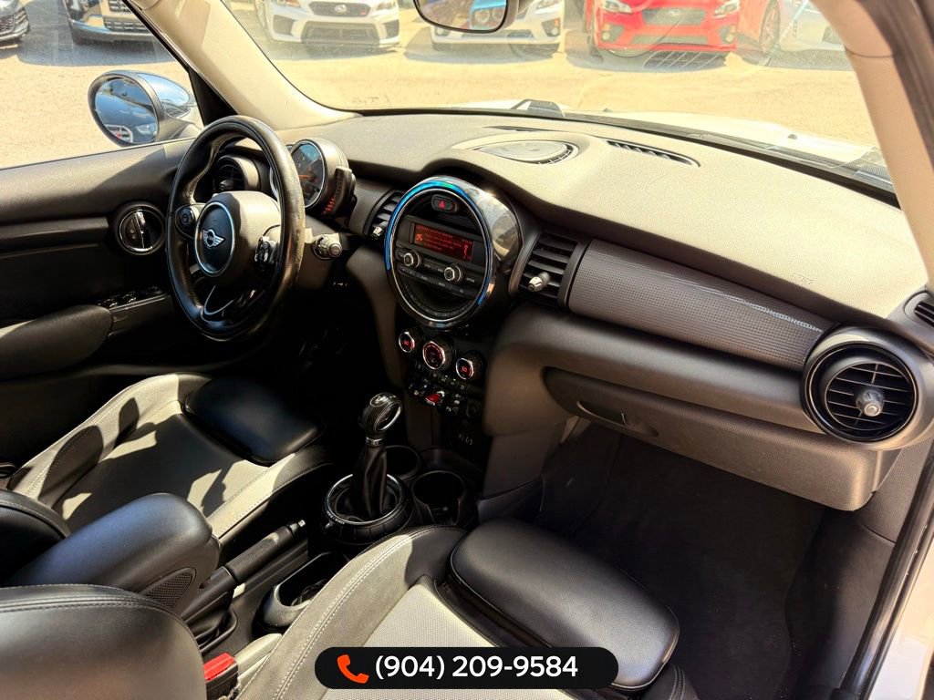 Used 2015 MINI Cooper 4-Door Hardtop image 30