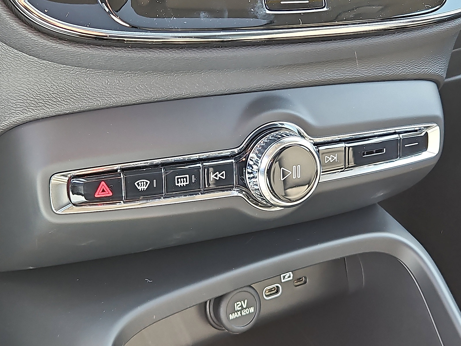 New 2026 Volvo XC40 B5 Plus w/ Climate Package AWD/4WD image 14
