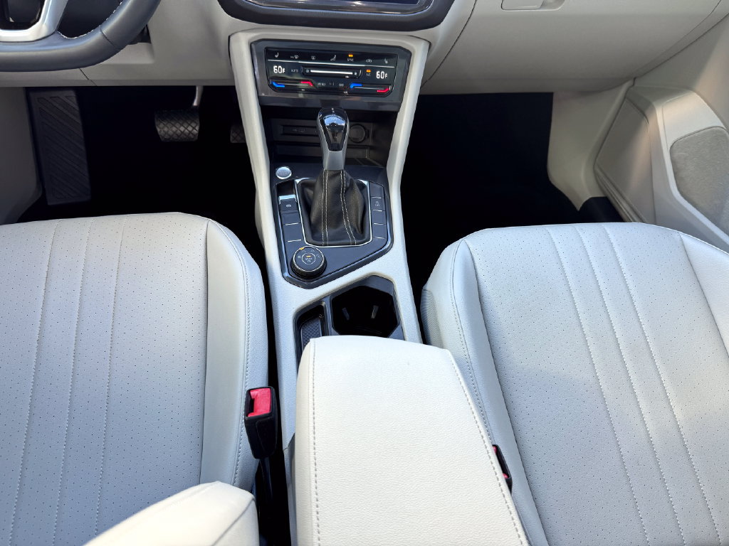 Used 2022 Volkswagen Tiguan SE w/ Panoramic Sunroof Package AWD/4WD image 33