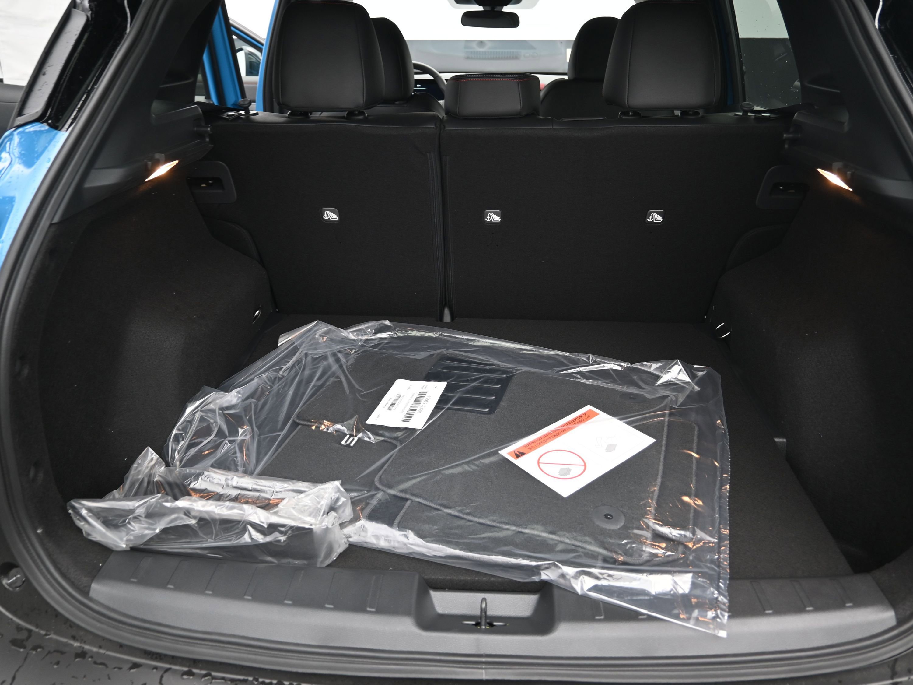 Certified 2025 Nissan Kicks SR image 18