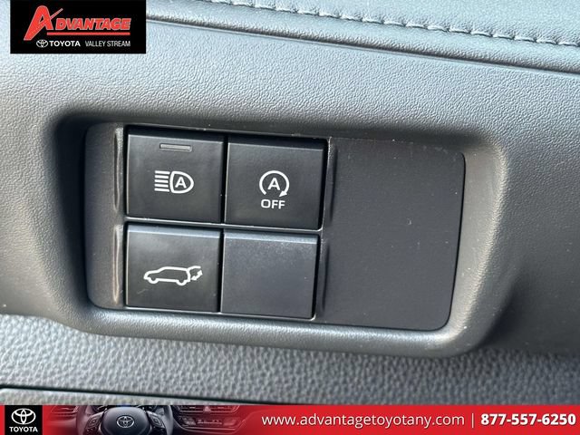Used 2023 Toyota Highlander LE FWD image 25