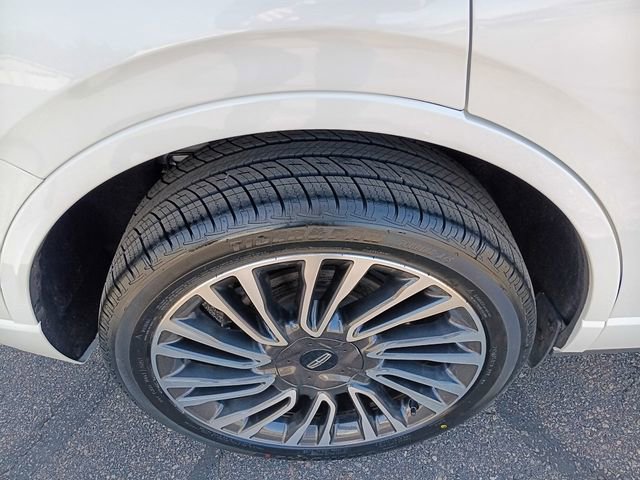 Used 2022 Lincoln Corsair Reserve w/ Equipment Group 201A AWD/4WD image 2