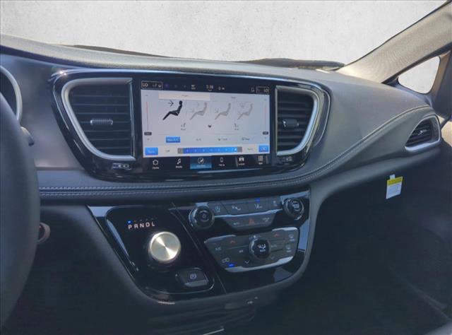 New 2026 Chrysler Pacifica Select image 9