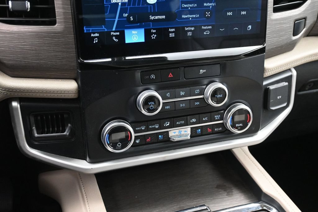 Used 2024 Ford Expedition Limited AWD/4WD image 19