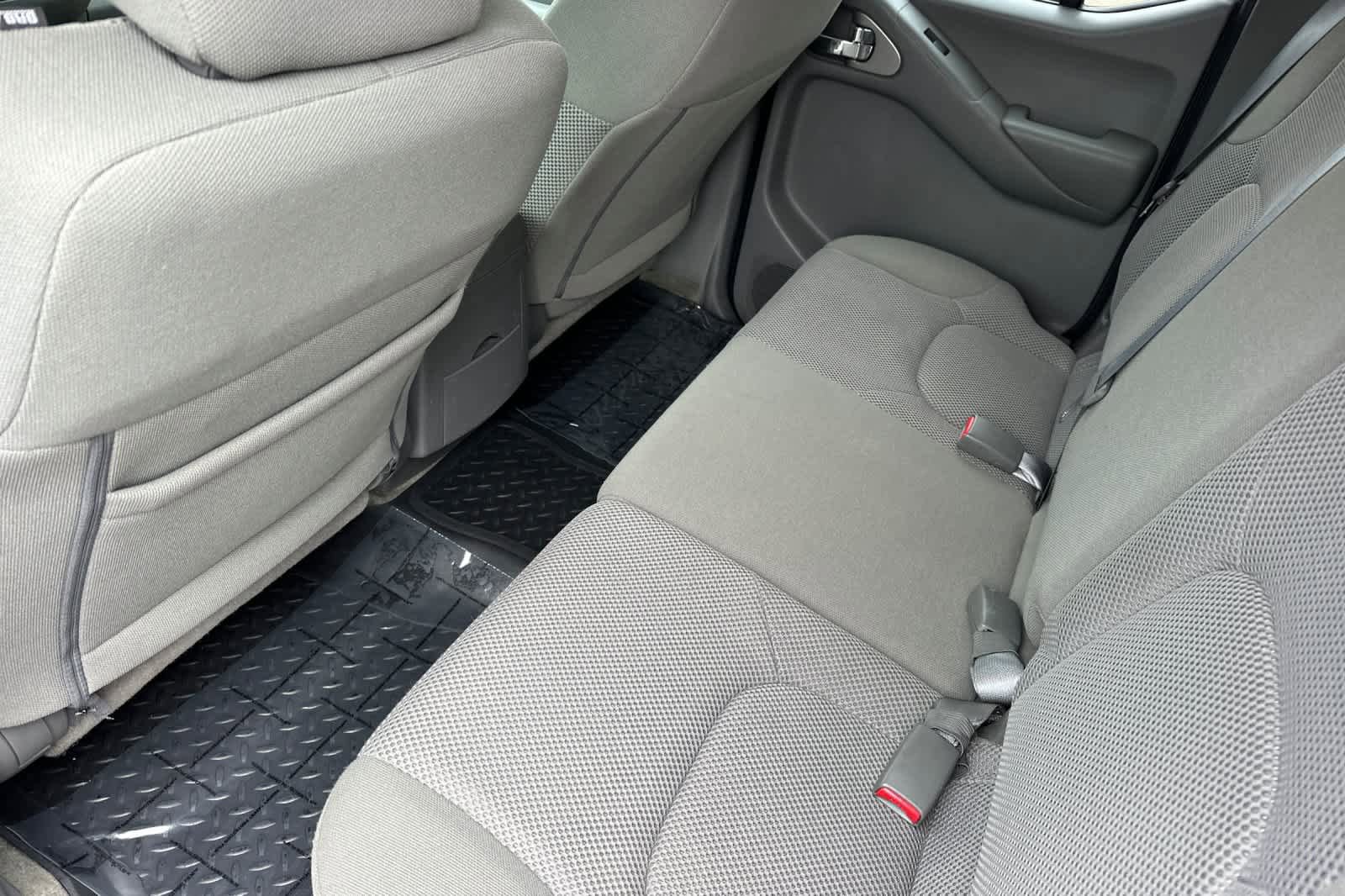 Used 2018 Nissan Frontier SV image 4