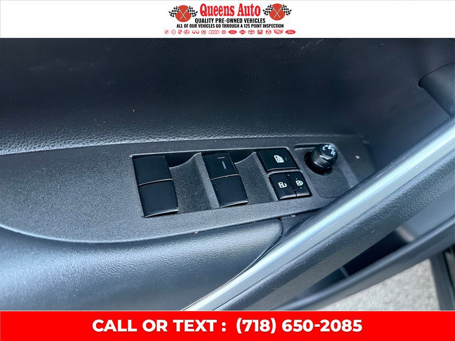 Used 2022 Toyota Corolla Cross LE AWD/4WD image 26