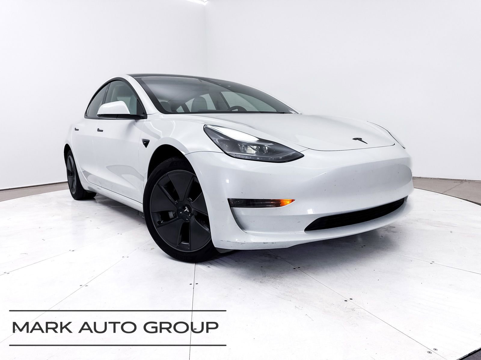 Used 2023 Tesla Model 3 Standard Range RWD image 1