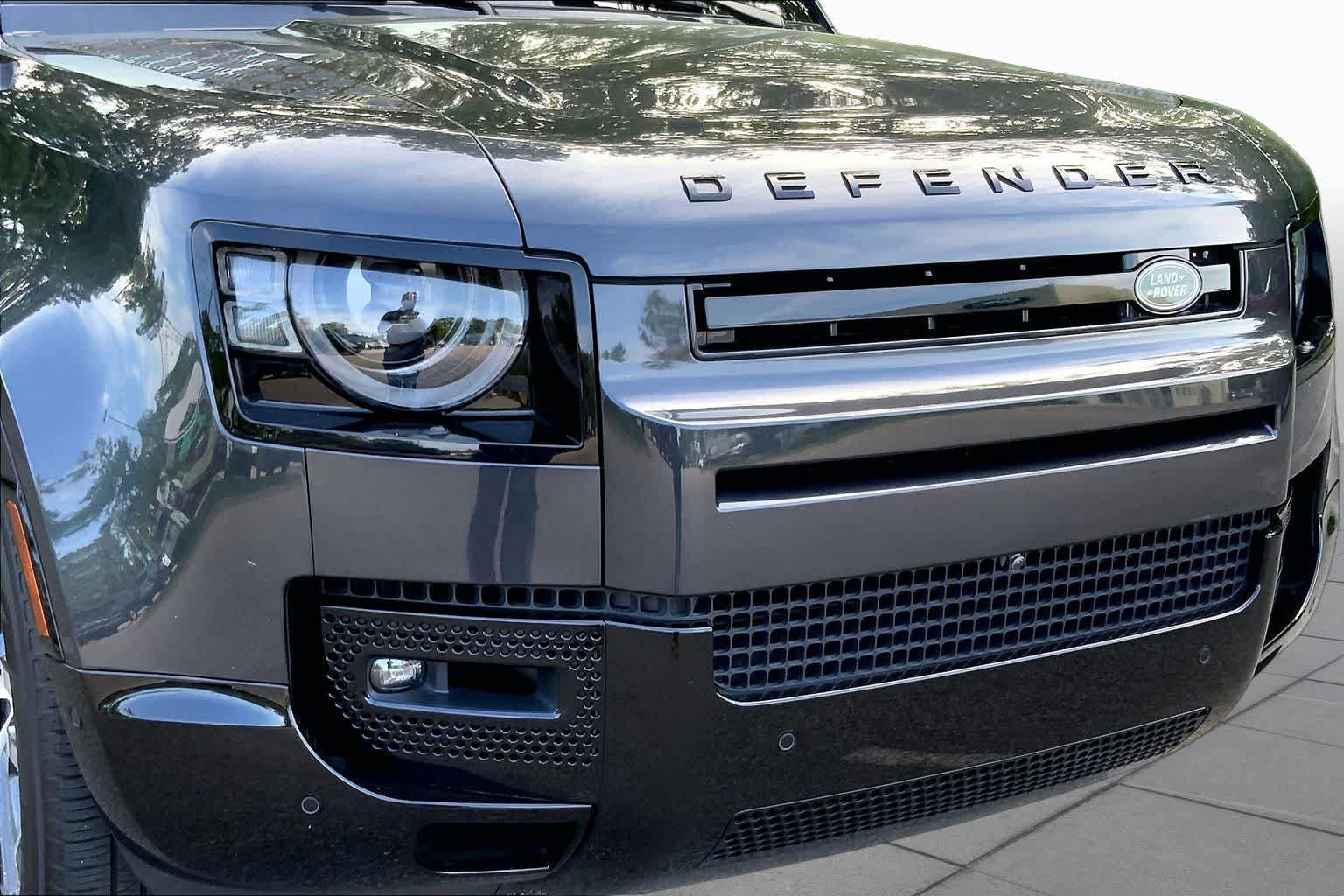Used 2024 Land Rover Defender 110 X-Dynamic SE AWD/4WD image 28
