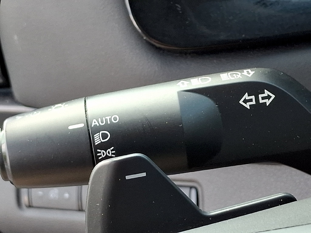 Used 2025 Nissan Pathfinder SV AWD/4WD image 25