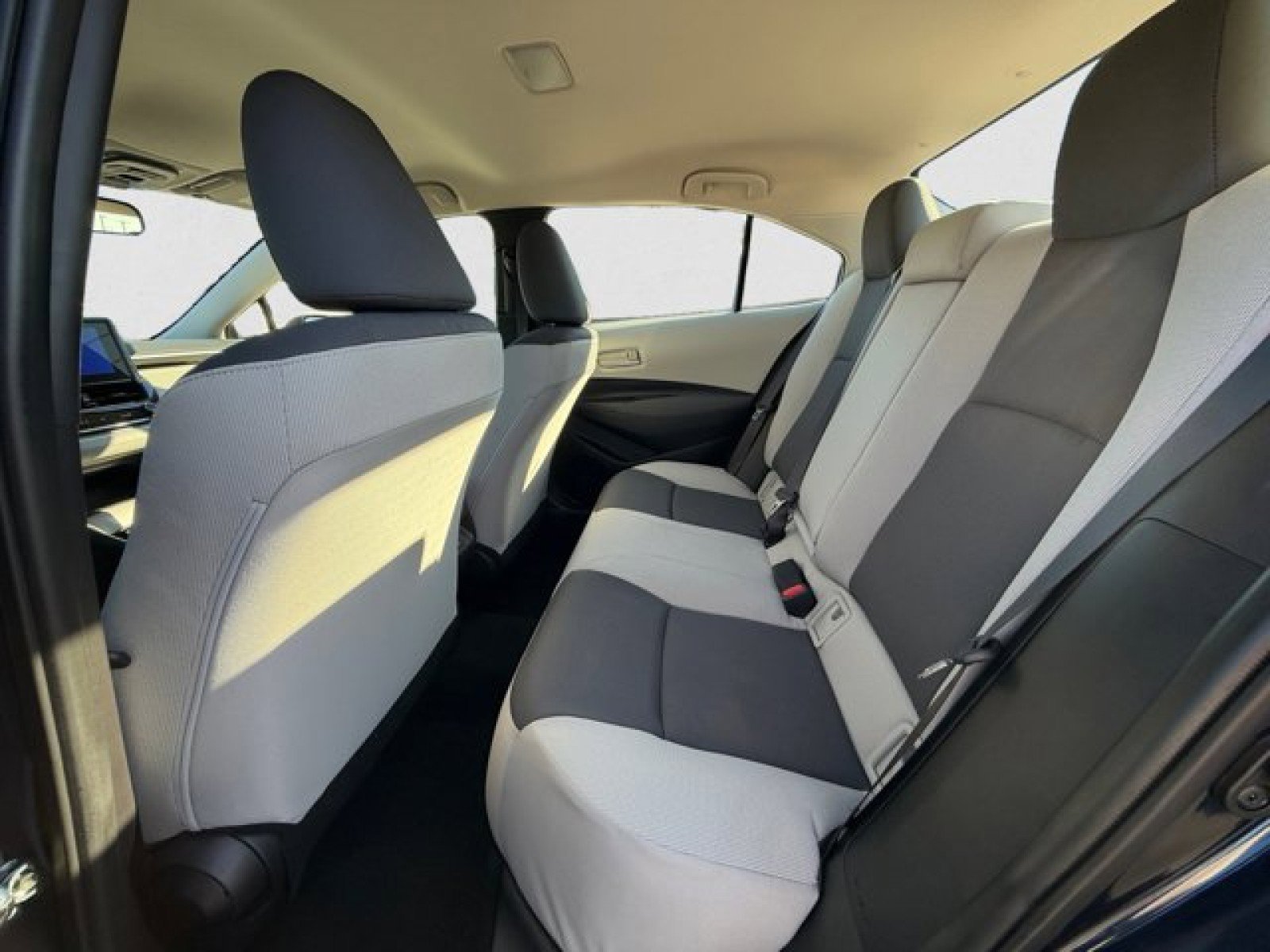Used 2025 Toyota Corolla LE image 16