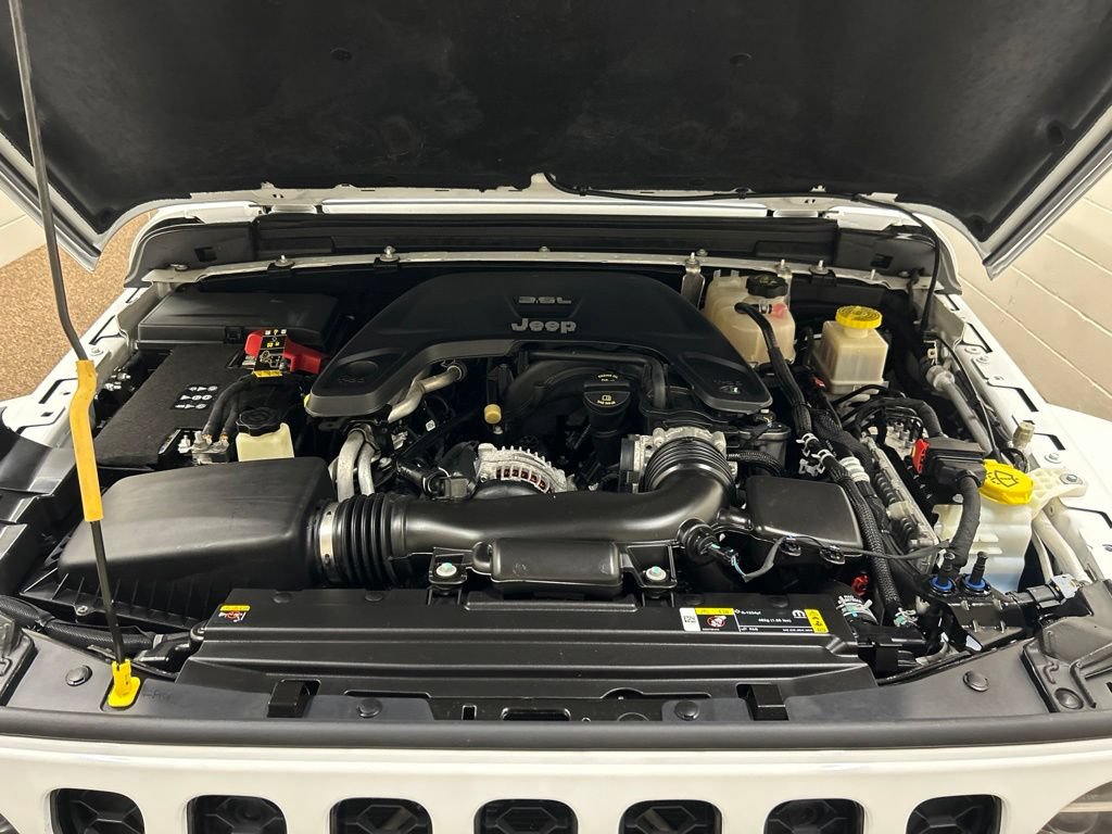 Used 2021 Jeep Gladiator Overland AWD/4WD image 12