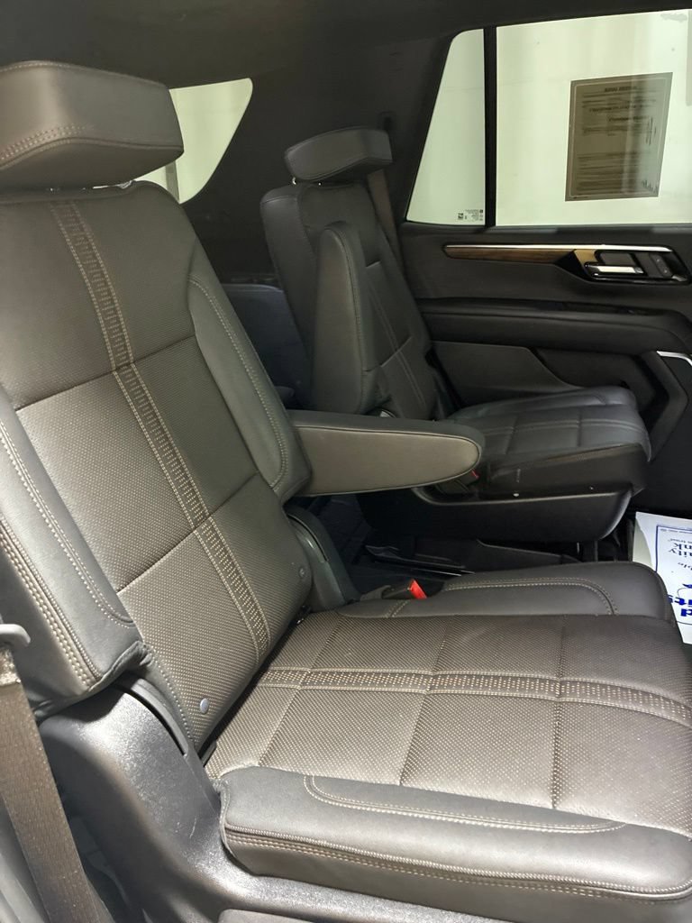 Used 2025 Chevrolet Tahoe High Country AWD/4WD image 28