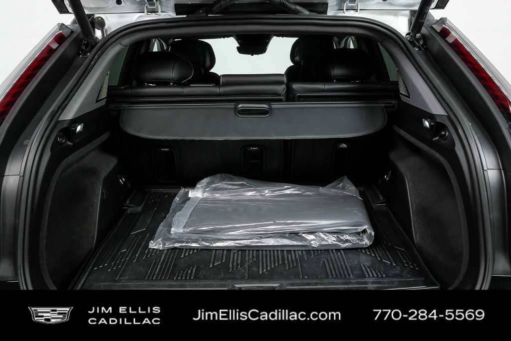 Certified 2025 Cadillac Optiq Luxury 2 w/ LPO, Floor Liner Package AWD/4WD image 28