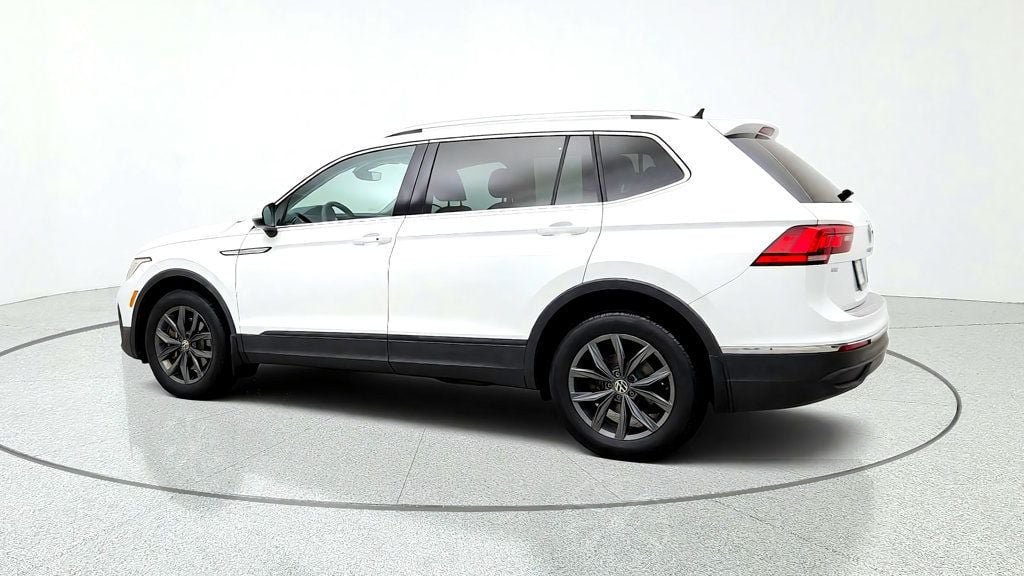 Used 2022 Volkswagen Tiguan SE w/ Panoramic Sunroof Package AWD/4WD image 7
