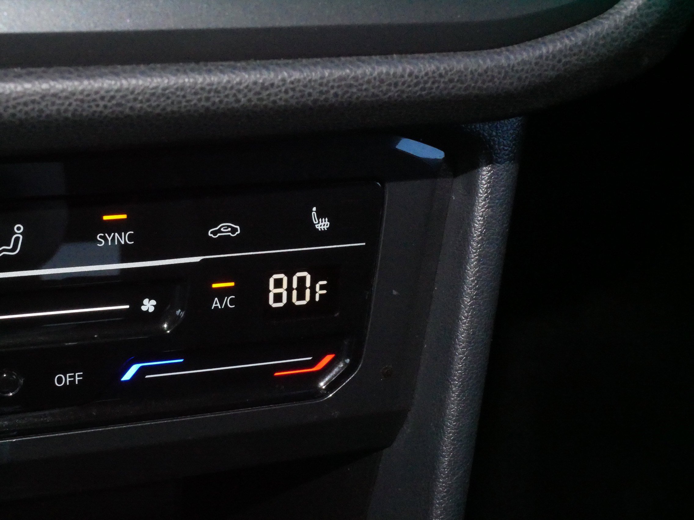 Certified 2022 Volkswagen Tiguan SE R-Line image 28