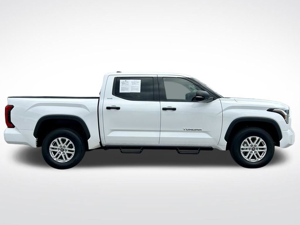 Used 2022 Toyota Tundra SR5 w/ SR5 Convenience Package AWD/4WD image 4
