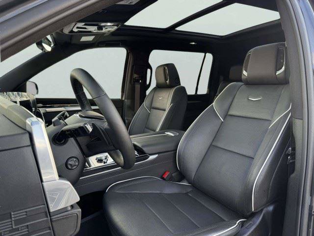 Used 2025 Cadillac Escalade ESV Sport w/ Touring Package AWD/4WD image 18